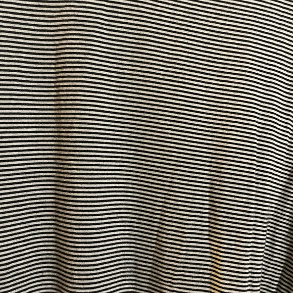 American Eagle black and white top. Size large.  Good condition. - Picture 3 of 3